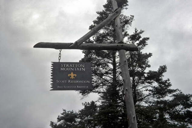 A sign that says 